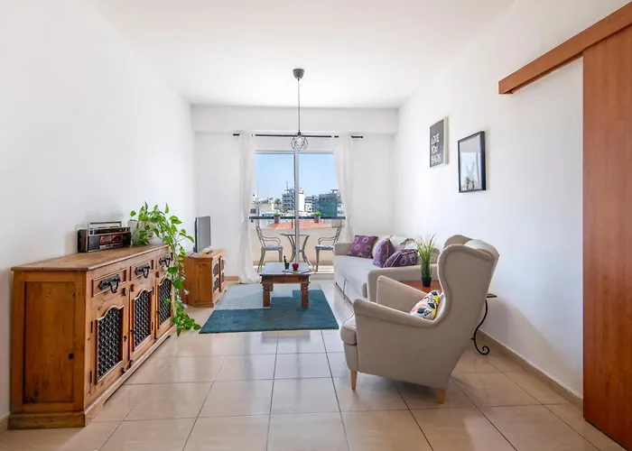 Welcome! Perfect Location-city Center Apartment *